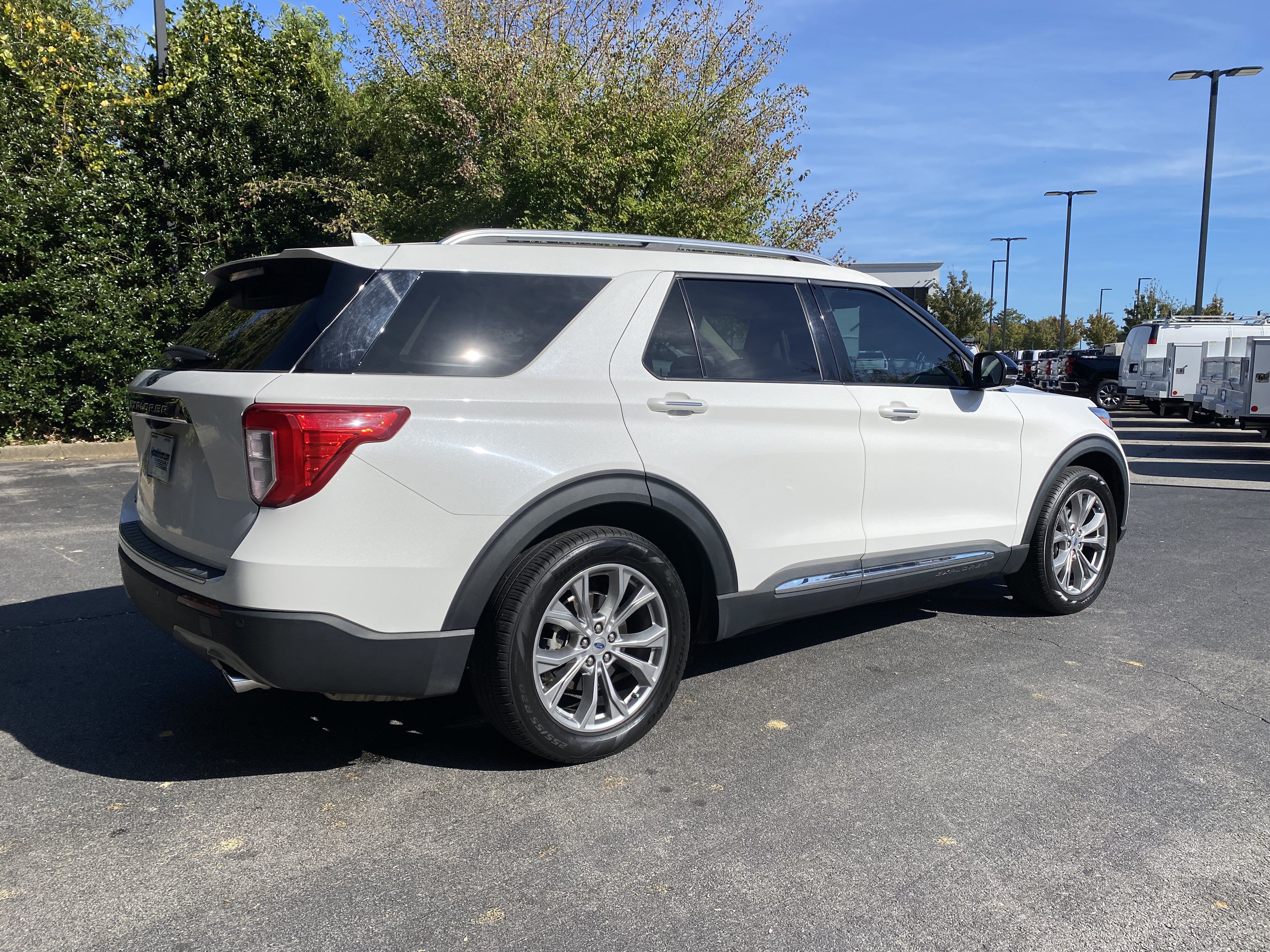 Used 2022 Ford Explorer Limited w/ Equipment Group 301A RWD image 9