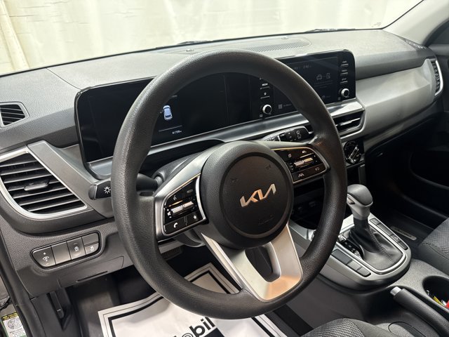 Used 2024 Kia Seltos LX AWD/4WD image 24