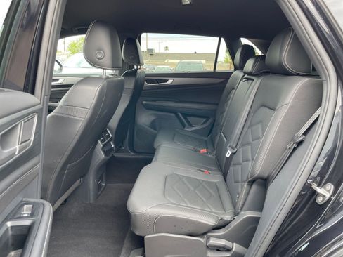 Used 2025 Volkswagen Atlas Cross Sport SE image 29