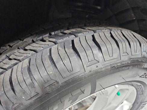 Used 2020 Chevrolet Traverse LT w/ Driver Confidence II Package image 28