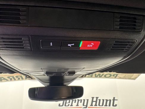 Used 2024 Volkswagen Tiguan SE R-Line image 31