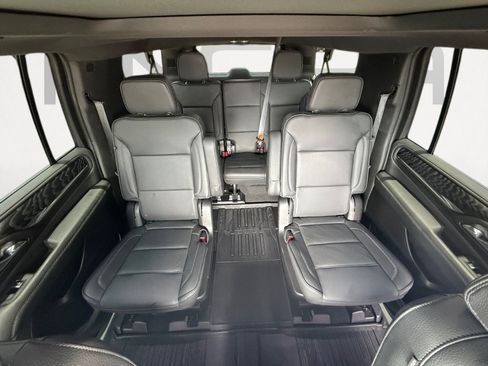 Used 2023 GMC Yukon XL Denali AWD/4WD image 19