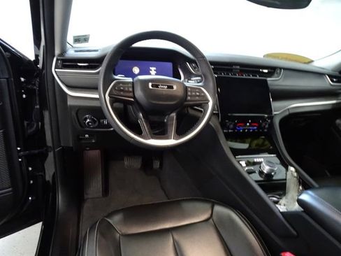 Certified 2023 Jeep Grand Cherokee L Limited w/ Black Appearance Package image 5