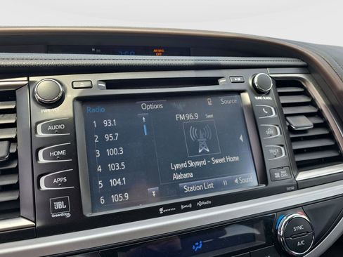 Used 2016 Toyota Highlander Limited AWD/4WD image 25