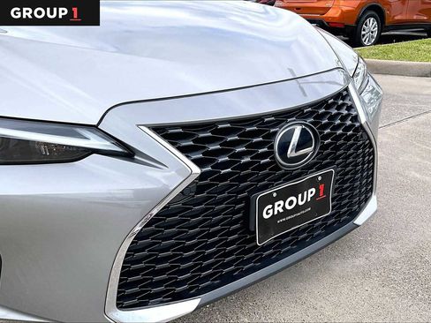 Used 2023 Lexus IS 300 w/ Comfort Package RWD image 27