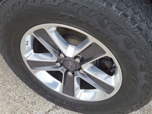 Used 2018 Jeep Wrangler Unlimited Sahara w/ Cold Weather Group image 18