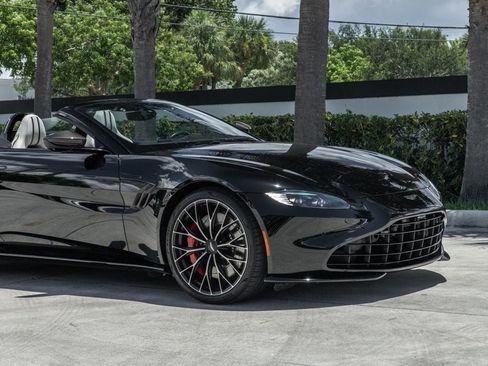 Used 2022 Aston Martin V8 Vantage Roadster RWD image 11