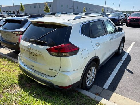 Used 2017 Nissan Rogue SV w/ SV Premium Package AWD/4WD image 6