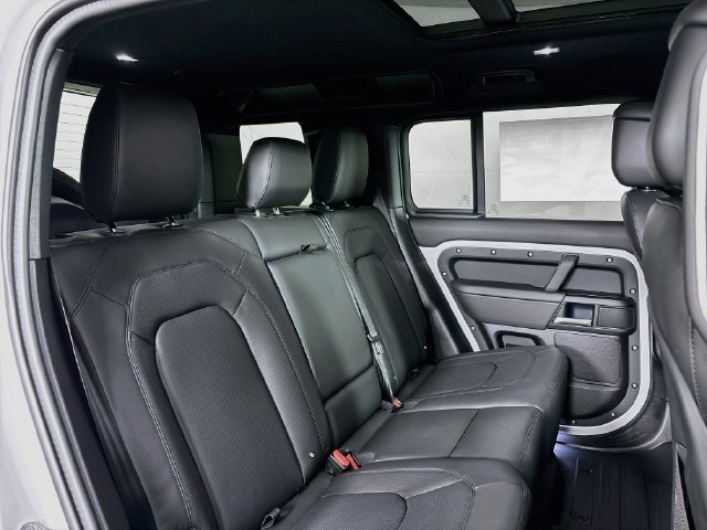 New 2026 Land Rover Defender 110 X-Dynamic SE AWD/4WD image 25