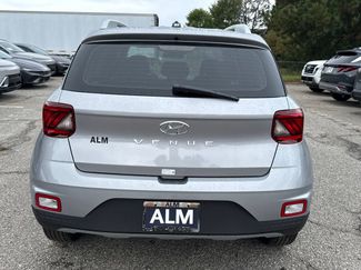 New 2026 Hyundai Venue SEL video 4