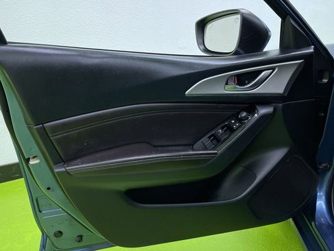 Used 2017 MAZDA MAZDA3 Touring image 17