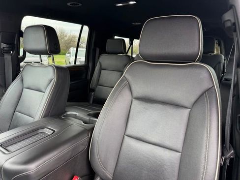 Used 2023 Chevrolet Suburban Premier AWD/4WD image 23