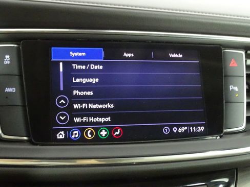 Used 2020 Buick Enclave Essence w/ LPO, Luxury Package image 40