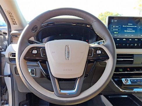 New 2024 Lincoln Corsair Grand Touring image 9