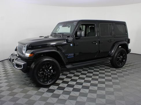 Used 2025 Jeep Wrangler Unlimited Sahara AWD/4WD image 2