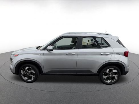 Used 2025 Hyundai Venue SEL FWD image 9