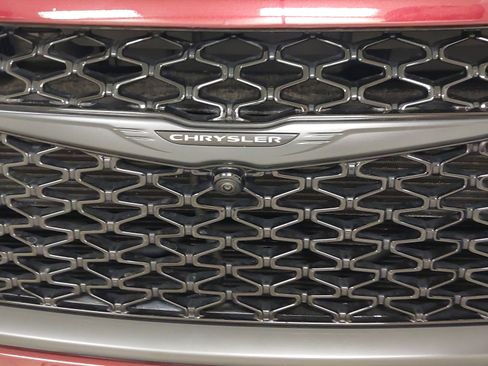 Used 2023 Chrysler Pacifica Limited w/ S Appearance Package image 31