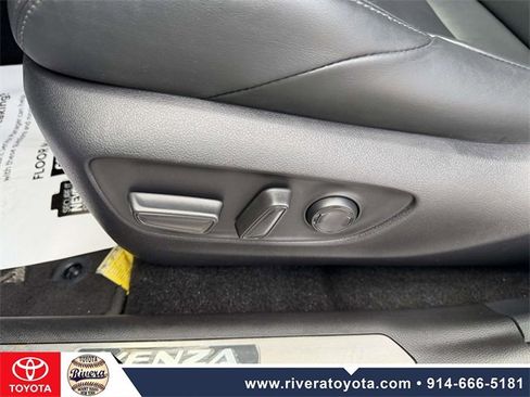 Used 2022 Toyota Venza XLE image 15