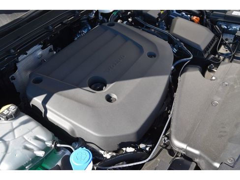 Certified 2025 Volvo XC40 B5 Core w/ Protection Package Premier image 26