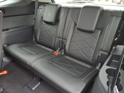 Used 2024 Volkswagen Atlas SE AWD/4WD image 9