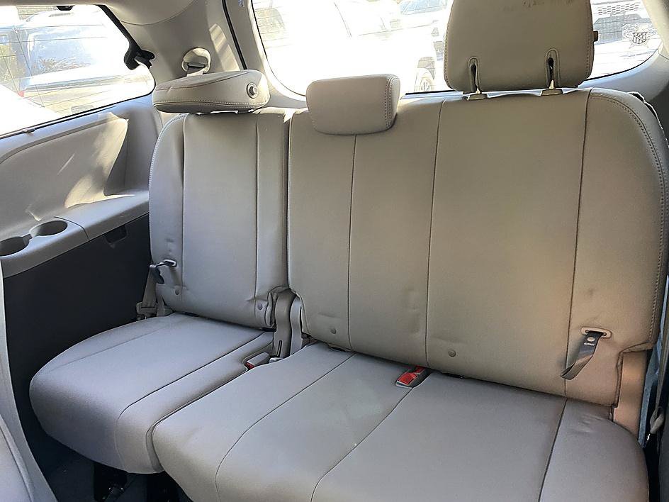 Used 2017 Toyota Sienna XLE w/ XLE Navigation Package FWD image 10