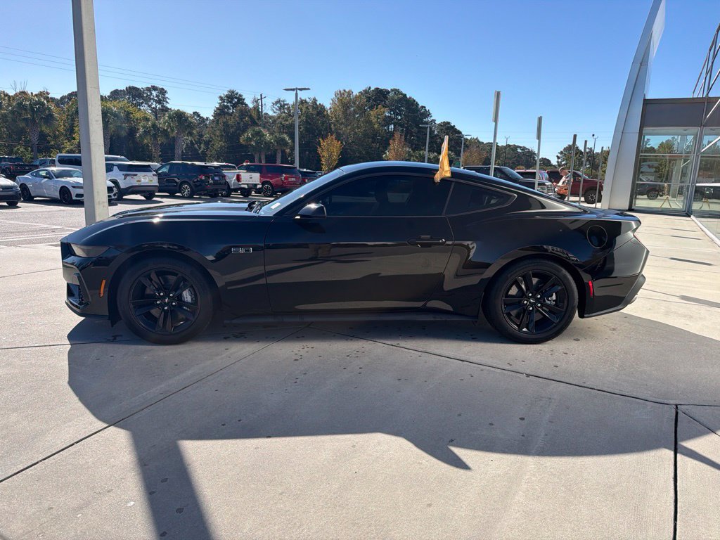 Used 2025 Ford Mustang GT RWD image 4