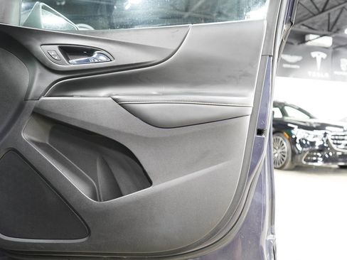 Used 2018 Chevrolet Equinox Premier FWD image 22