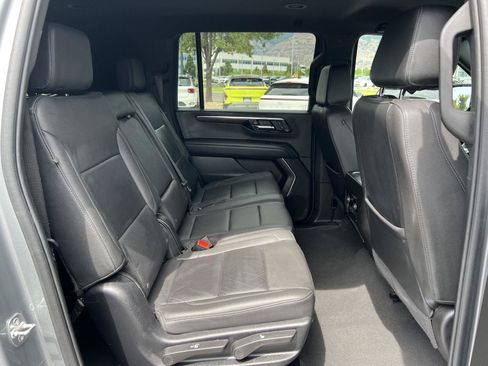 Used 2025 Chevrolet Suburban Z71 AWD/4WD image 25