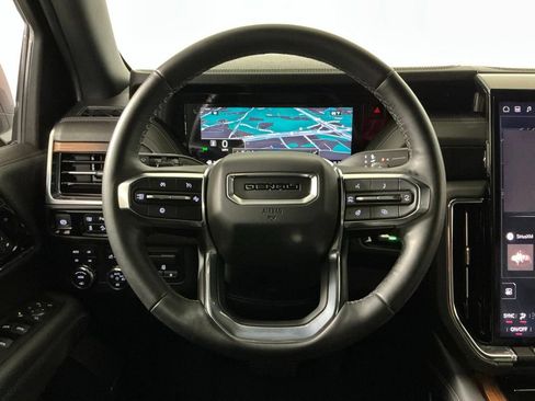Used 2025 GMC Yukon Denali w/ Sun & Power Step Package AWD/4WD image 15