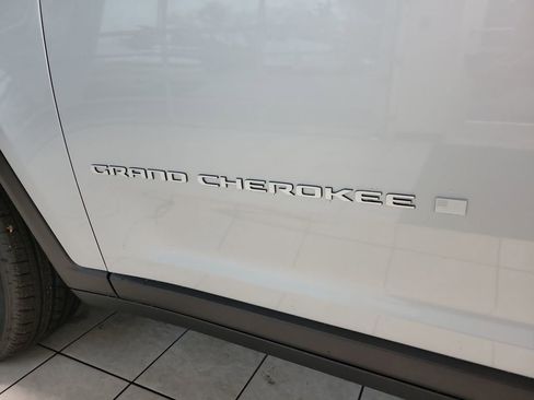 New 2025 Jeep Grand Cherokee L Limited w/ Trailer Tow Package image 34