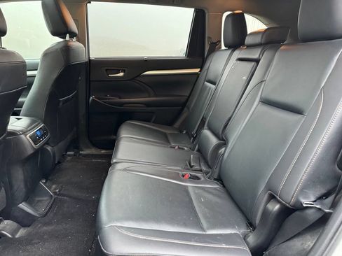Used 2019 Toyota Highlander XLE AWD/4WD image 5