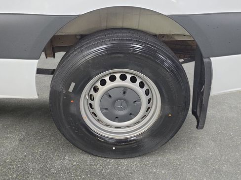 Used 2025 Mercedes-Benz Sprinter 2500 image 29