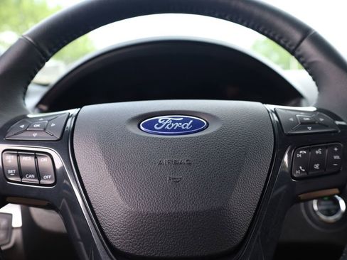 Used 2018 Ford Explorer XLT w/ Equipment Group 202A AWD/4WD image 10