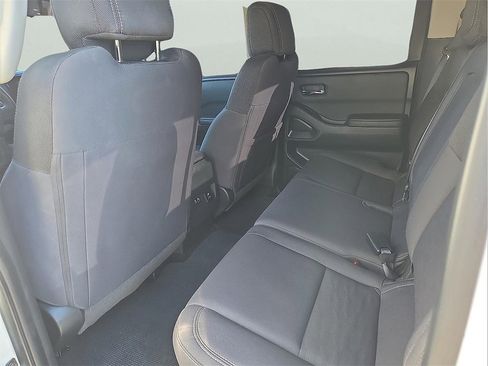 Used 2024 Nissan Frontier SV w/ SV Convenience Package image 11