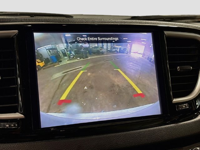 Used 2021 Chrysler Pacifica Touring-L FWD image 10