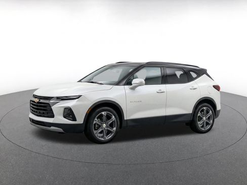 Used 2026 Chevrolet Blazer LT FWD image 3
