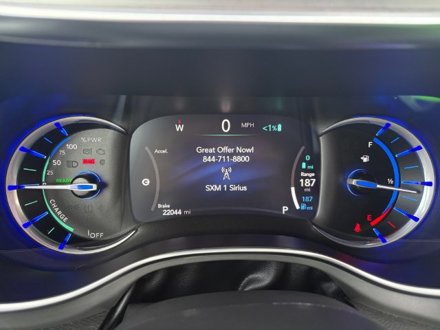 Used 2023 Chrysler Pacifica Limited w/ Uconnect Theater Family Group FWD image 12