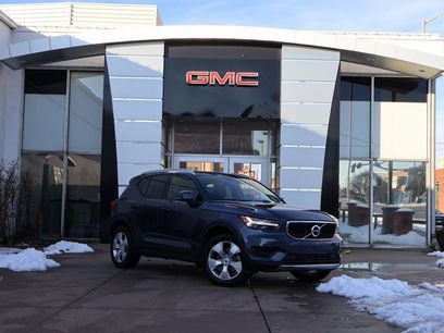 Used 2022 Volvo XC40 T5 Momentum