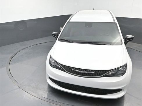 New 2026 Chrysler Voyager LX image 27