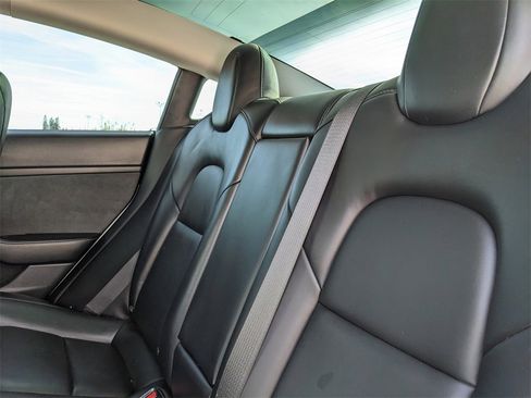 Used 2021 Tesla Model 3 Standard Range Plus image 19