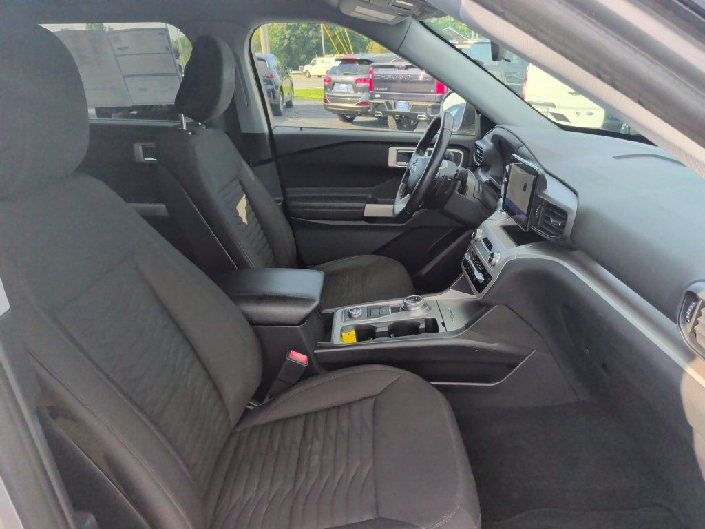 Certified 2020 Ford Explorer XLT w/ Comfort Package AWD/4WD image 16