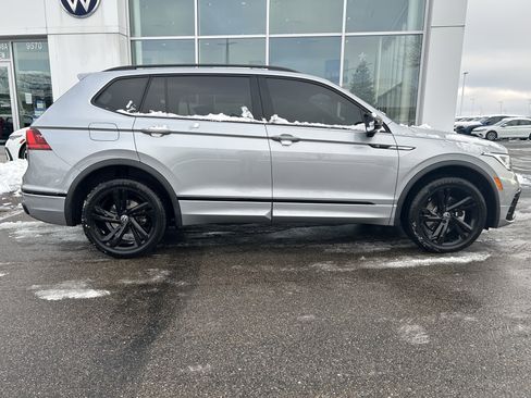 Certified 2023 Volkswagen Tiguan SE R-Line image 8
