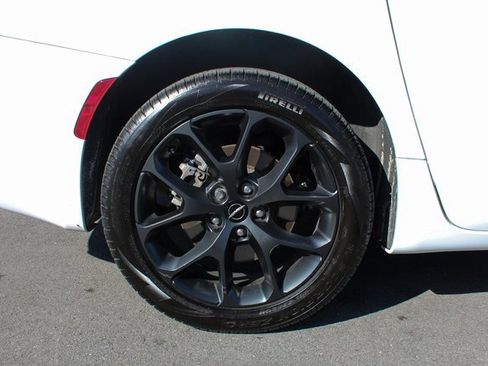 Used 2023 Chrysler Pacifica Limited w/ S Appearance Package image 47