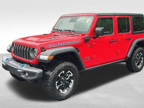 Used 2025 Jeep Wrangler Unlimited Rubicon 4xe w/ Convenience Group AWD/4WD image 3
