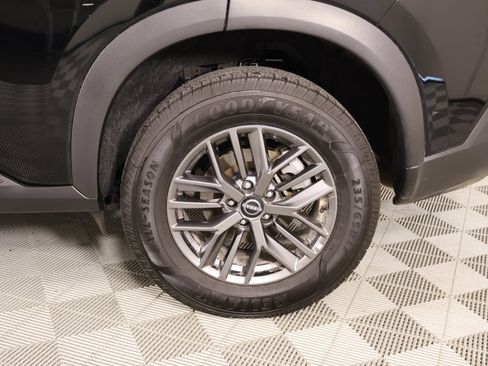 Used 2023 Nissan Rogue S AWD/4WD image 17