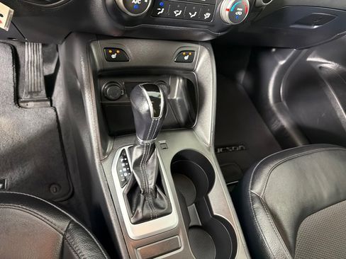 Used 2015 Hyundai Tucson SE image 18