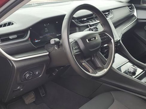 Used 2023 Jeep Grand Cherokee L Laredo AWD/4WD image 8