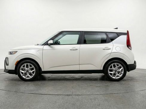 Used 2025 Kia Soul LX w/ LX Technology Package FWD image 5