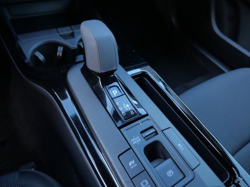 Certified 2025 Toyota Prius LE image 25