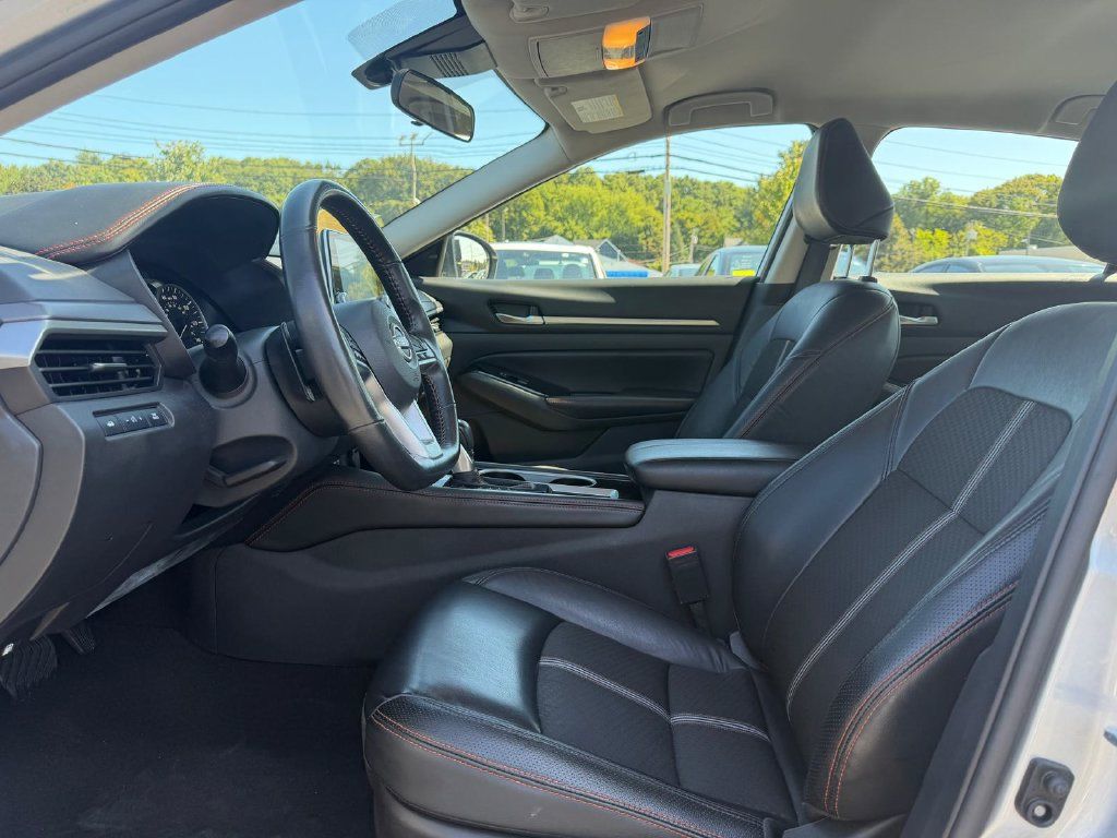 Used 2024 Nissan Altima 2.5 SR FWD image 9